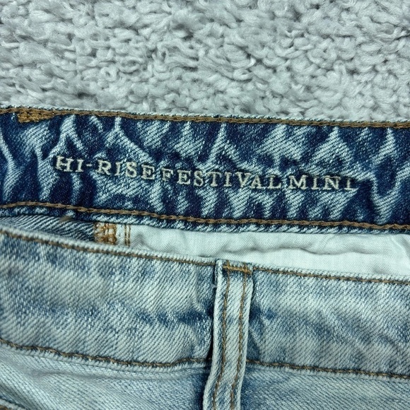 American Eagle Skirt Womens 6 Denim Light Wash Lace Distressed Raw Hem Classic - Picture 2 of 4